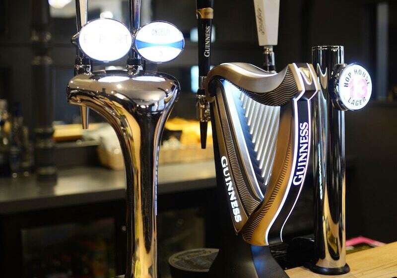 هتل The Pack And Carriage London