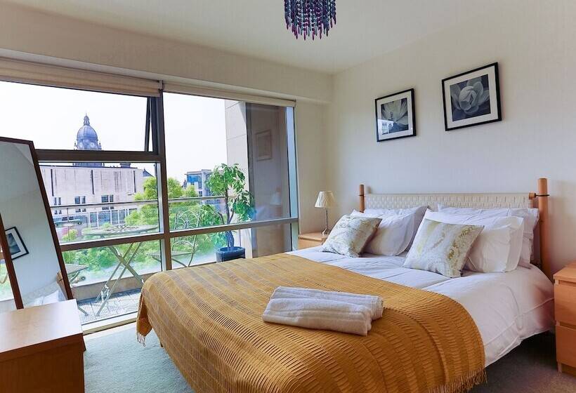 Live In Leeds Millenium Square Apartment