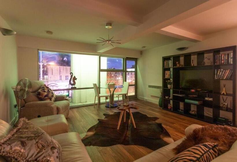 Live In Leeds Millenium Square Apartment