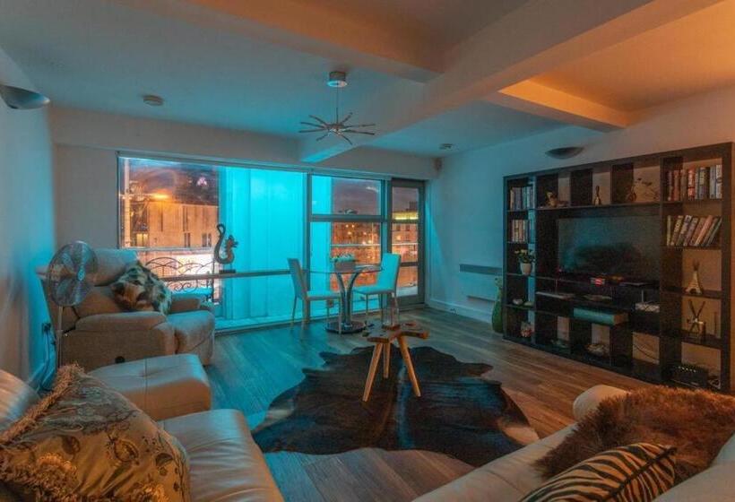 Live In Leeds Millenium Square Apartment
