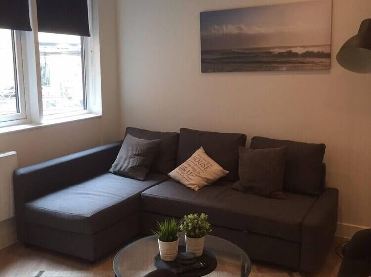 Modern Apartment By Creatick