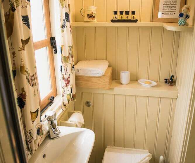 Morndyke Shepherds  Huts