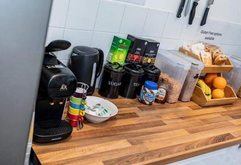 פנסיון Castlereagh Guest House