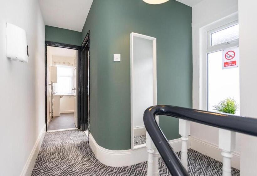 פנסיון Castlereagh Guest House