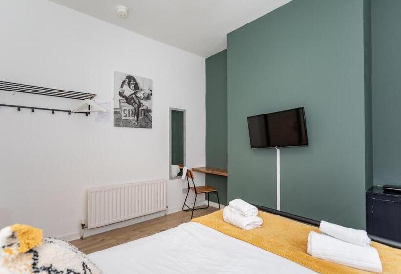 פנסיון Castlereagh Guest House