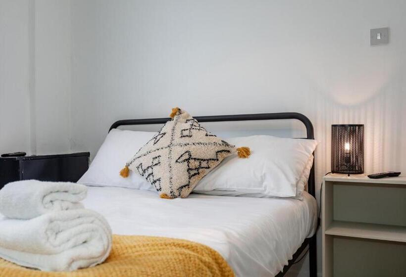 פנסיון Castlereagh Guest House