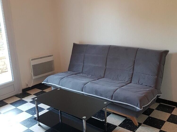 Пансион En Pleine Nature à Nîmes Avec Piscine