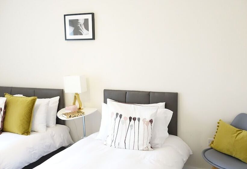 بنسيون The Close Airport