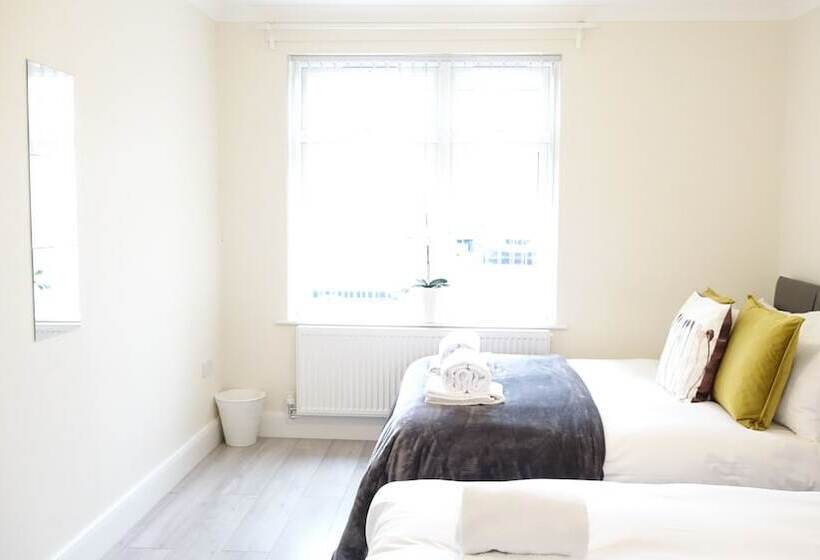 بنسيون The Close Airport