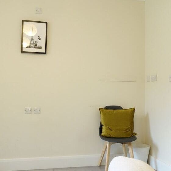 بنسيون The Close Airport