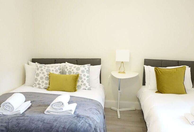 بنسيون The Close Airport