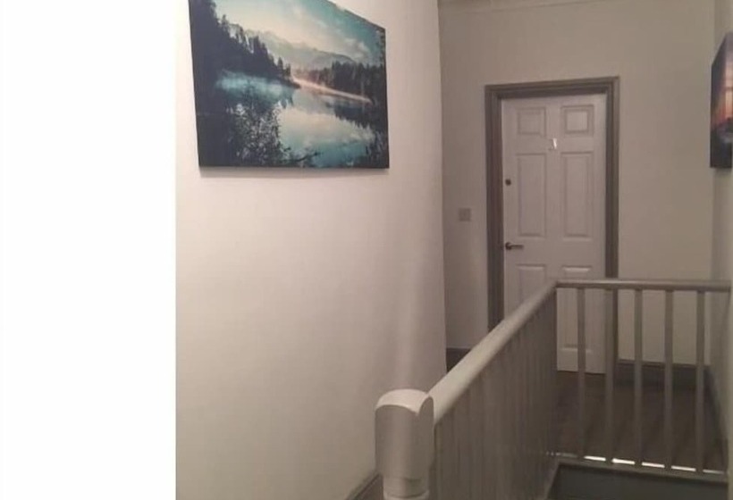 פנסיון Townhouse @ Westminster St