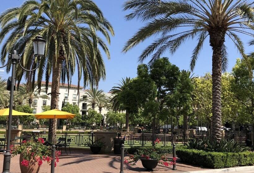 Resort Style Luxury 2bd Suite In Irvine S Spectrum Center