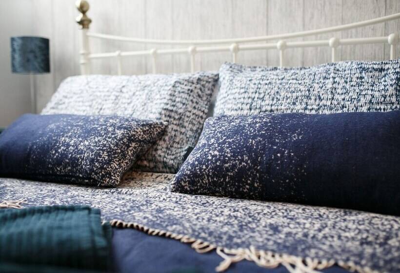 The Nautical Apartment