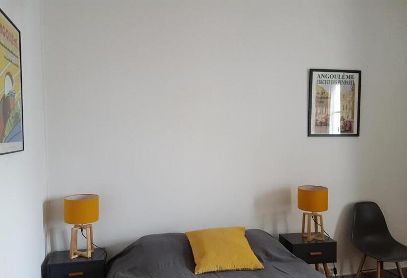 민박 La Tour De Lavalette