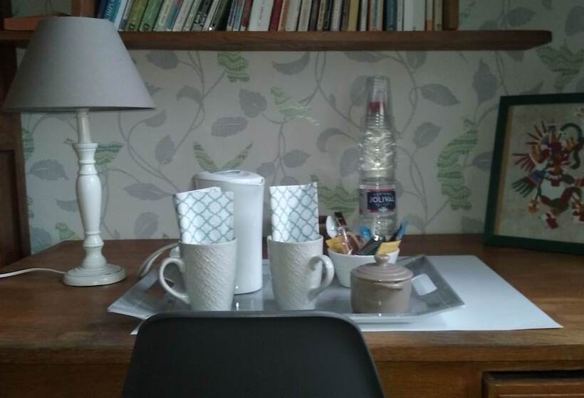 민박 La Tour De Lavalette