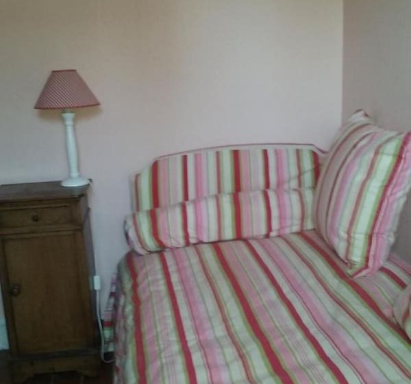 민박 La Tour De Lavalette