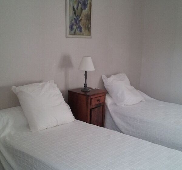 민박 La Tour De Lavalette