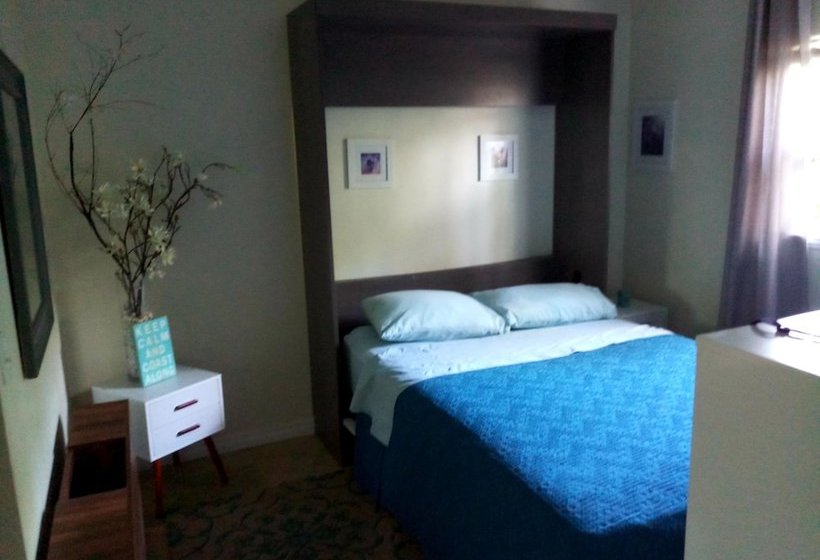 Cottage With Luxury Pool Near Beach