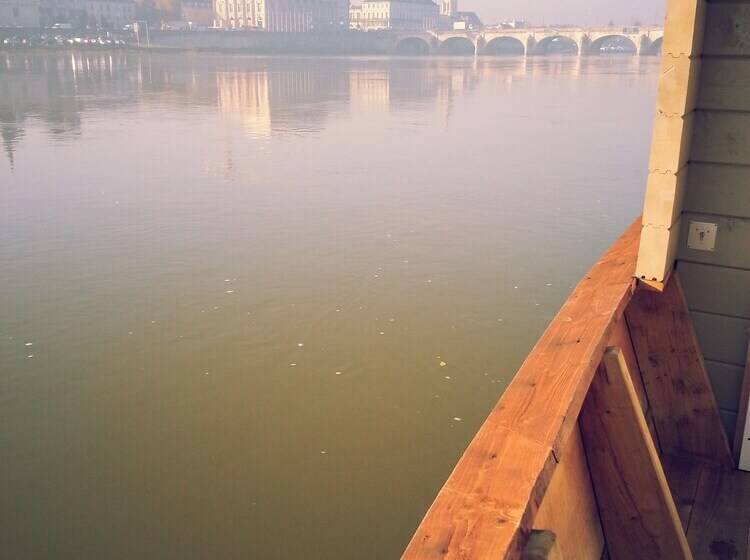 בית מלון כפרי Different Holidays