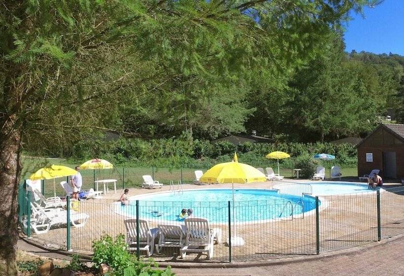 ホテル Vvf Cantal Champs Sur Tarentaine