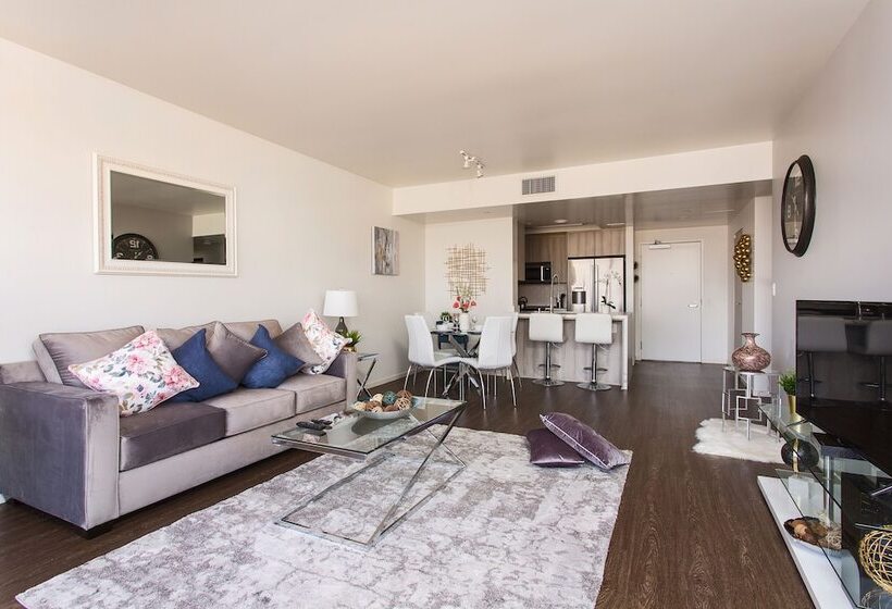 New Urban Downtown La Luxury Apartment