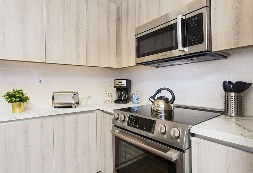 New Urban Downtown La Luxury Apartment