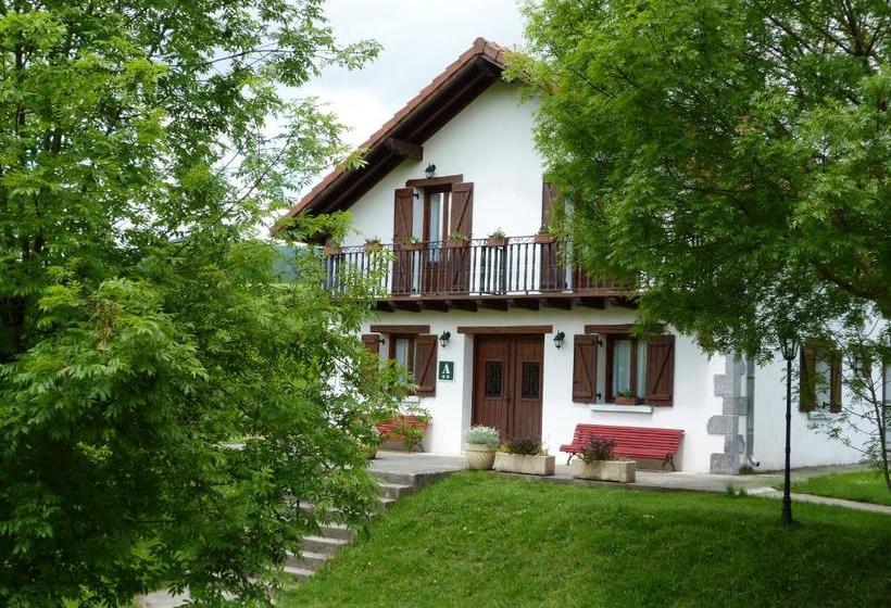 פנסיון Hostal Mendilatz