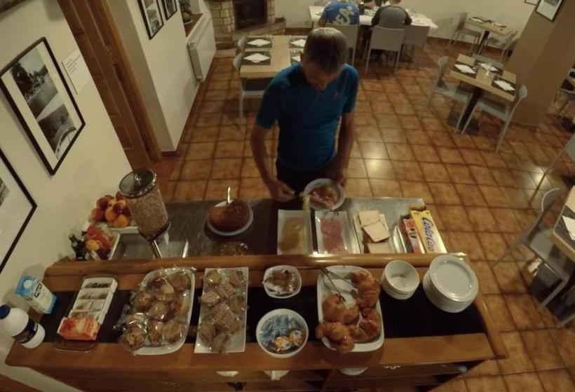 פנסיון Hostal Mendilatz