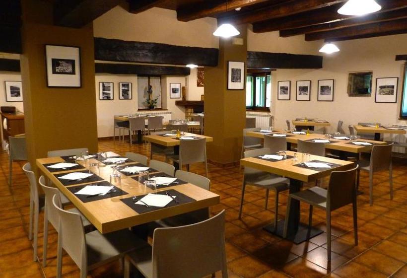 פנסיון Hostal Mendilatz