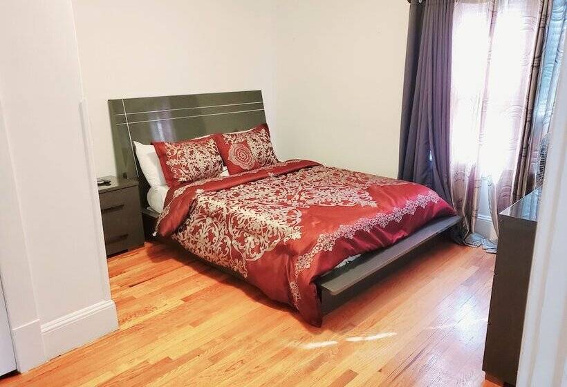 پانسیون Upscaled Home In A Quiet Neighborhood