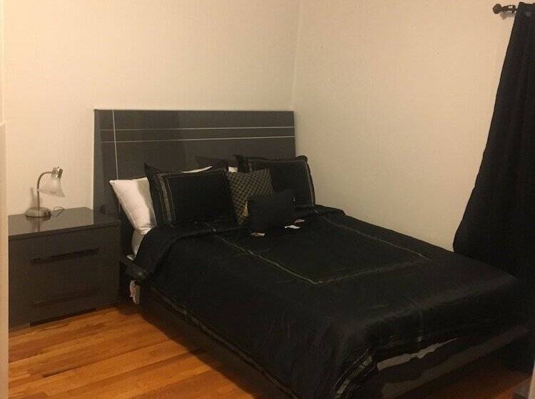 پانسیون Upscaled Home In A Quiet Neighborhood