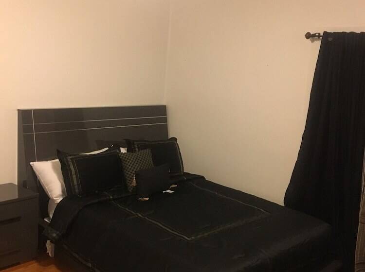 پانسیون Upscaled Home In A Quiet Neighborhood