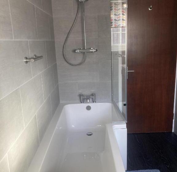 Stopover At Bayfields Families, Workers And Groups