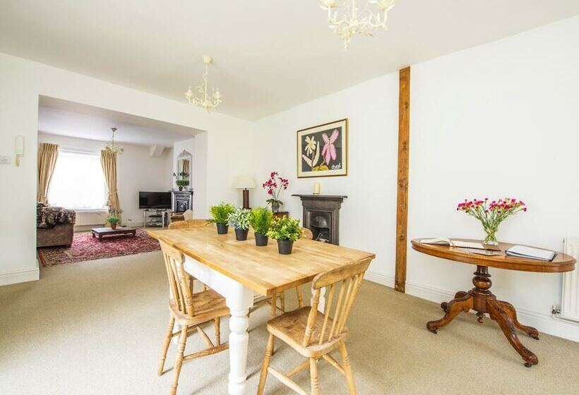 The Apartment Sherborne