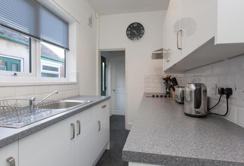 Townhouse @ Newlands Street Stoke