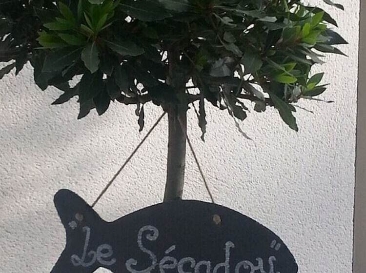 住宿加早餐  Chambre D Hôtes Le Secadou