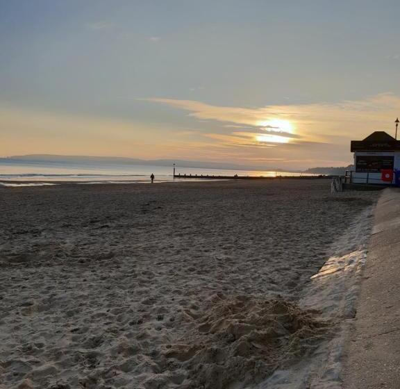 Bournemouth Hot Tub & Sauna Holiday Let