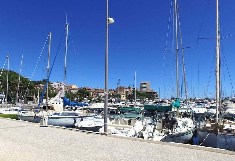 ホテル Vvf Golfe De Saint Tropez