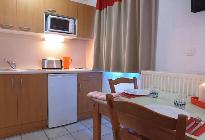 Отель Vvf Le Lioran Les Monts Du Cantal