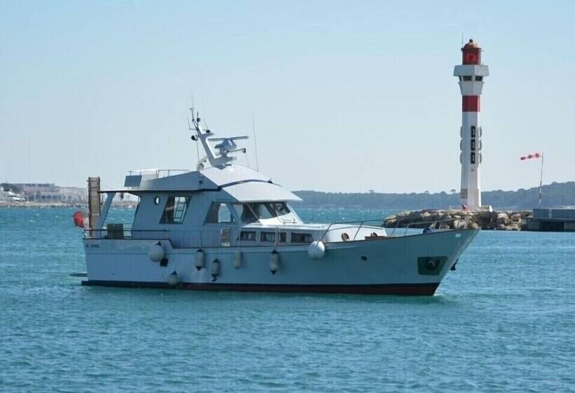 هتل Yacht Germinal Honfleur