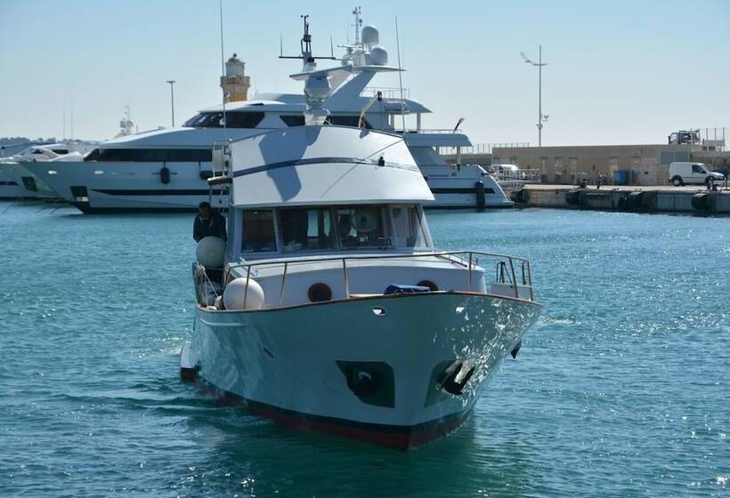 هتل Yacht Germinal Honfleur