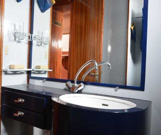 هتل Yacht Germinal Honfleur