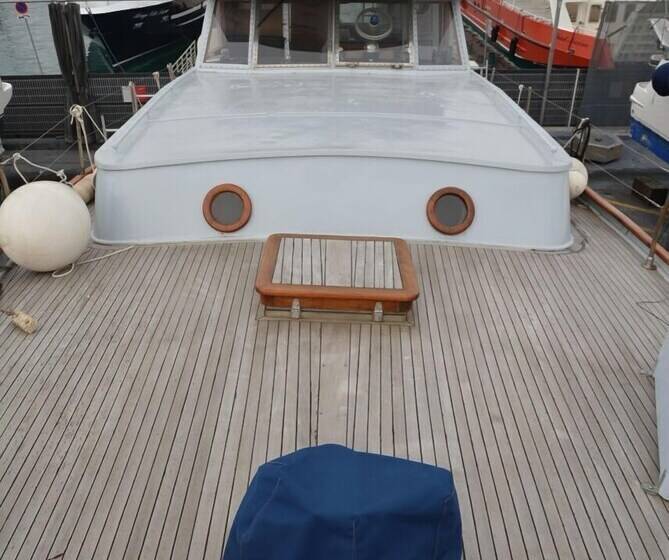 هتل Yacht Germinal Honfleur