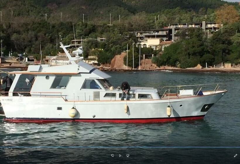 هتل Yacht Germinal Honfleur