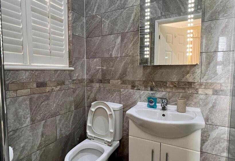 Пансион The Mayfair Guest House Self Catering