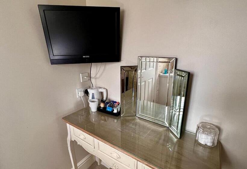 Пансион The Mayfair Guest House Self Catering