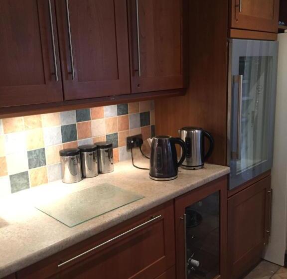 Пансион The Mayfair Guest House Self Catering