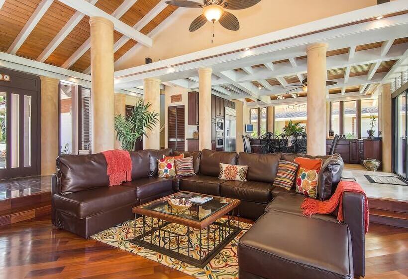 Rate Elegant Home With Hot Tub And Pool On Makai Golf Course