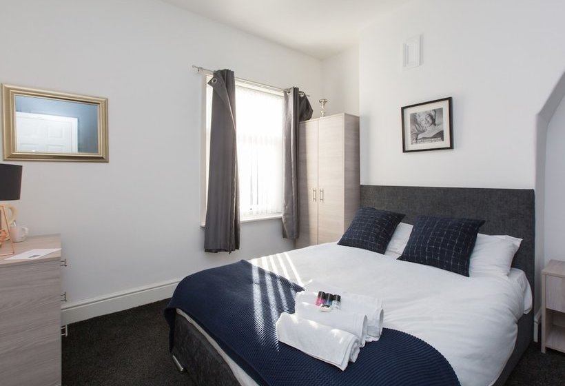 Townhouse @ 47 Clare Street Stoke